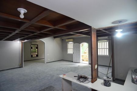 Casa à venda com 1115m², 6 quartos e 3 vagas Casa à venda com 1115m², 6 quartos e 3 vagasSala
