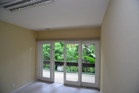 Casa à venda com 1115m², 6 quartos e 3 vagas Casa à venda com 1115m², 6 quartos e 3 vagasQuarto 1