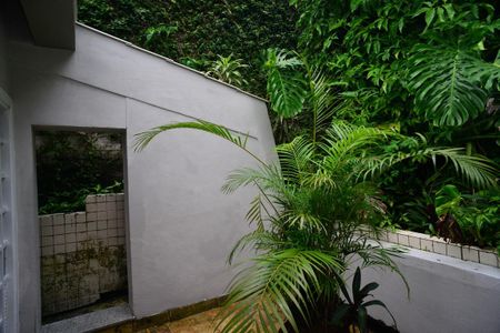 Casa à venda com 1115m², 6 quartos e 3 vagas Casa à venda com 1115m², 6 quartos e 3 vagasExternas Fundos