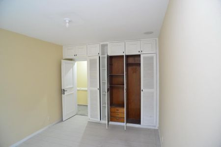 Casa à venda com 1115m², 6 quartos e 3 vagas Casa à venda com 1115m², 6 quartos e 3 vagasQuarto 2