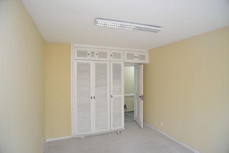 Casa à venda com 1115m², 6 quartos e 3 vagas Casa à venda com 1115m², 6 quartos e 3 vagasQuarto 1