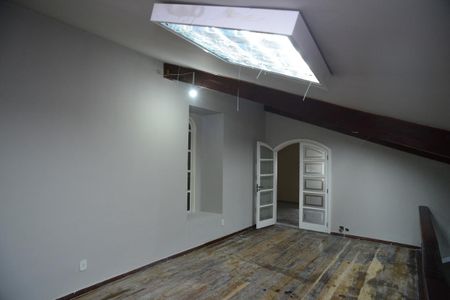 Casa à venda com 1115m², 6 quartos e 3 vagas Casa à venda com 1115m², 6 quartos e 3 vagasMezanino