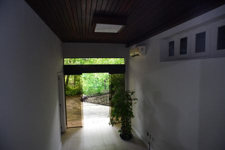 Casa à venda com 1115m², 6 quartos e 3 vagas Casa à venda com 1115m², 6 quartos e 3 vagasHall de Entrada