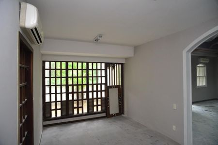 Casa à venda com 1115m², 6 quartos e 3 vagas Casa à venda com 1115m², 6 quartos e 3 vagasSala de TV