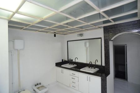 Casa à venda com 1115m², 6 quartos e 3 vagas Casa à venda com 1115m², 6 quartos e 3 vagasBanheiro Suíte Principal