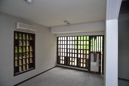 Casa à venda com 1115m², 6 quartos e 3 vagas Casa à venda com 1115m², 6 quartos e 3 vagasSala de TV