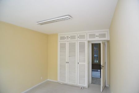 Casa à venda com 1115m², 6 quartos e 3 vagas Casa à venda com 1115m², 6 quartos e 3 vagasQuarto 1