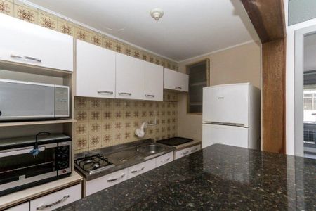 Cozinha  de apartamento para alugar com 1 quarto, 30m² em Azenha, Porto Alegre