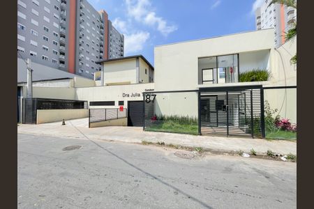 Casa de condomínio à venda com 52m², 2 quartos e 1 vagaFachada