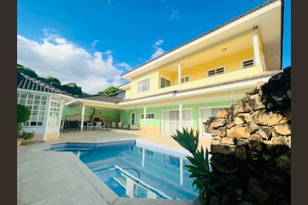 Casa de condomínio à venda com 580m², 5 quartos e 4 vagasPiscina