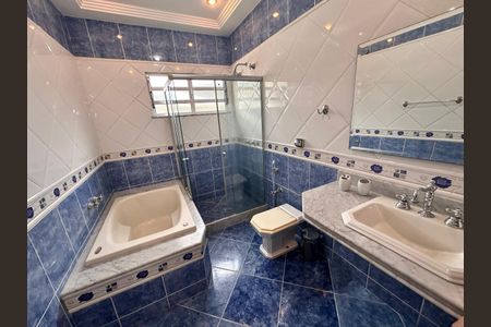 Casa de condomínio à venda com 580m², 5 quartos e 4 vagasBanheiro