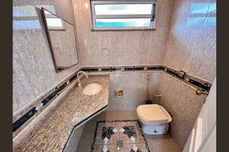 Casa de condomínio à venda com 580m², 5 quartos e 4 vagasBanheiro