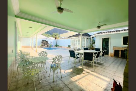 Casa de condomínio à venda com 580m², 5 quartos e 4 vagasVaranda