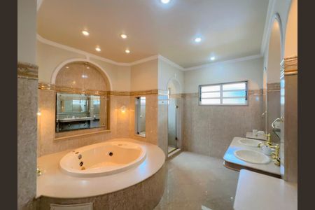 Casa de condomínio à venda com 580m², 5 quartos e 4 vagasBanheiro