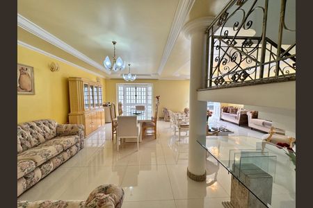 Sala de casa de condomínio à venda com 5 quartos, 580m² em Jacarepaguá, Rio de Janeiro