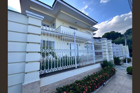 Casa de condomínio à venda com 580m², 5 quartos e 4 vagasFachada