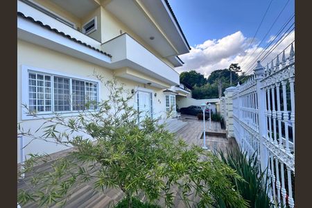 Casa de condomínio à venda com 580m², 5 quartos e 4 vagasÁrea externa