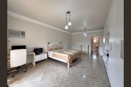 Casa de condomínio à venda com 580m², 5 quartos e 4 vagasQuarto