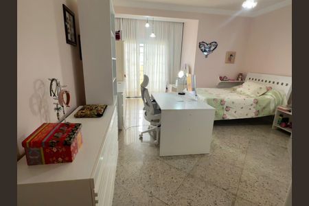 Casa de condomínio à venda com 580m², 5 quartos e 4 vagasQuarto