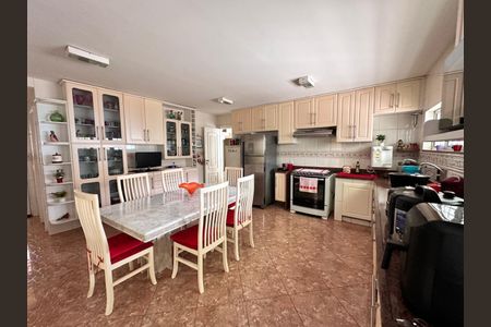 Casa de condomínio à venda com 580m², 5 quartos e 4 vagasCozinha