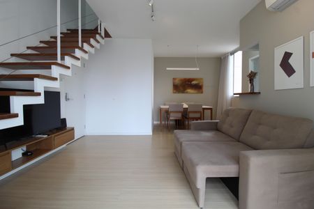 Apartamento para alugar com 70m², 2 quartos e 1 vagaSala