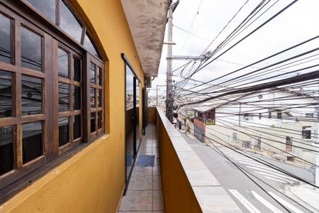 Sacada de casa para alugar com 2 quartos, 130m² em Vila Silviania, Carapicuíba