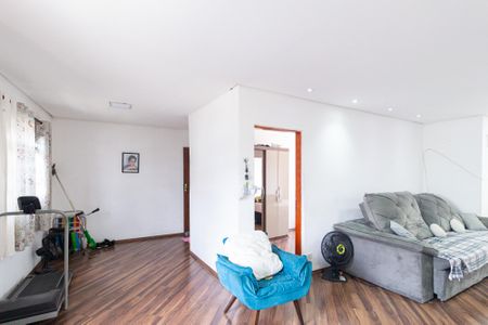 Sala de casa para alugar com 2 quartos, 130m² em Vila Silviania, Carapicuíba