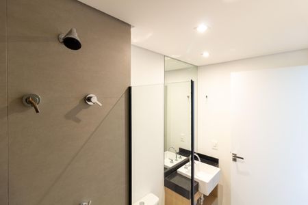 Banheiro de kitnet/studio à venda com 1 quarto, 24m² em Pompeia, São Paulo