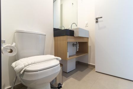 Banheiro de kitnet/studio à venda com 1 quarto, 24m² em Pompeia, São Paulo