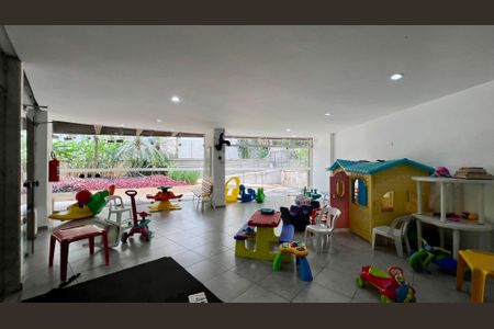 Apartamento à venda com 180m², 3 quartos e 2 vagas Apartamento à venda com 180m², 3 quartos e 2 vagasBrinquedoteca