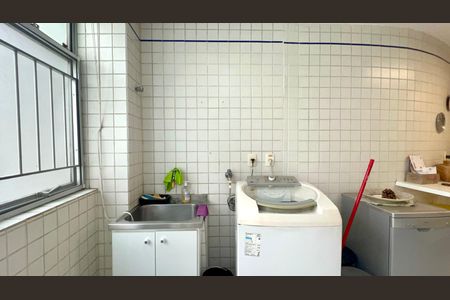 Apartamento à venda com 180m², 3 quartos e 2 vagas Apartamento à venda com 180m², 3 quartos e 2 vagasÁrea de Serviço