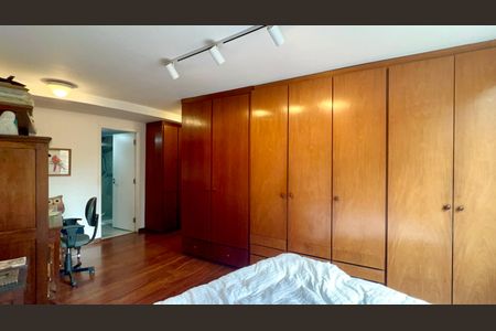 Apartamento à venda com 180m², 3 quartos e 2 vagas Apartamento à venda com 180m², 3 quartos e 2 vagasSuite