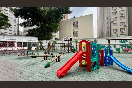 Apartamento à venda com 180m², 3 quartos e 2 vagas Apartamento à venda com 180m², 3 quartos e 2 vagasPlayground
