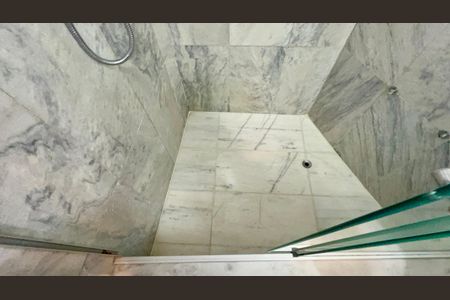 Apartamento à venda com 180m², 3 quartos e 2 vagas Apartamento à venda com 180m², 3 quartos e 2 vagasBanheiro