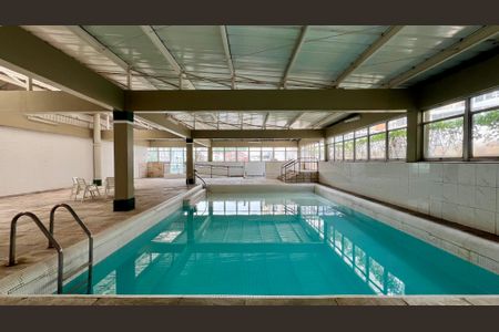 Apartamento à venda com 180m², 3 quartos e 2 vagas Apartamento à venda com 180m², 3 quartos e 2 vagasPiscina Coberta