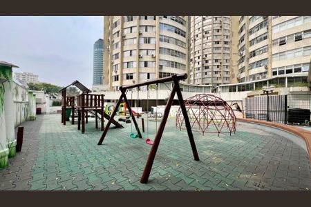 Apartamento à venda com 180m², 3 quartos e 2 vagas Apartamento à venda com 180m², 3 quartos e 2 vagasPlayground