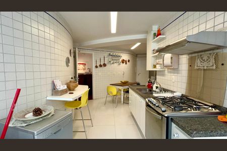 Apartamento à venda com 180m², 3 quartos e 2 vagas Apartamento à venda com 180m², 3 quartos e 2 vagasCozinha