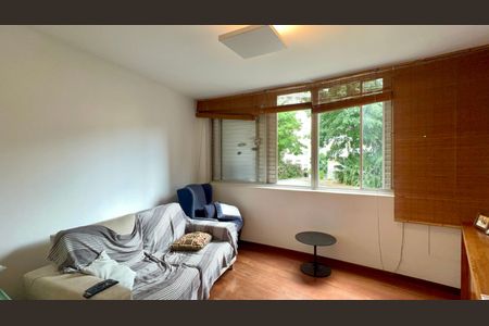 Apartamento à venda com 180m², 3 quartos e 2 vagas Apartamento à venda com 180m², 3 quartos e 2 vagasLavabo