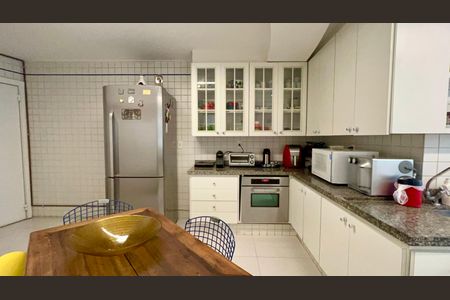 Apartamento à venda com 180m², 3 quartos e 2 vagas Apartamento à venda com 180m², 3 quartos e 2 vagasCozinha