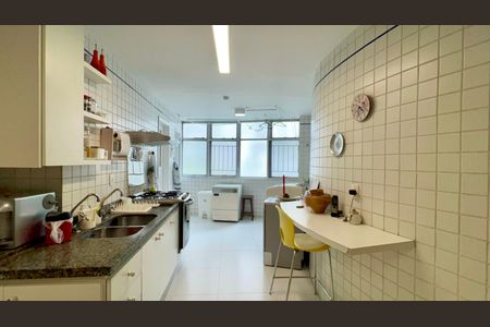 Apartamento à venda com 180m², 3 quartos e 2 vagas Apartamento à venda com 180m², 3 quartos e 2 vagasCozinha