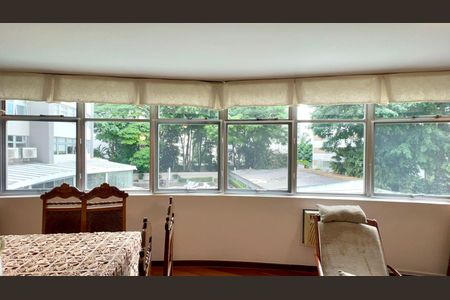 Apartamento à venda com 180m², 3 quartos e 2 vagas Apartamento à venda com 180m², 3 quartos e 2 vagasSala