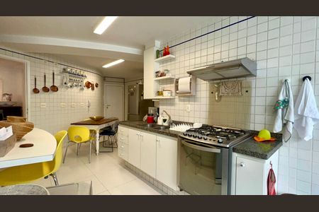 Apartamento à venda com 180m², 3 quartos e 2 vagas Apartamento à venda com 180m², 3 quartos e 2 vagasCozinha