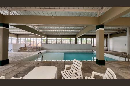 Apartamento à venda com 180m², 3 quartos e 2 vagas Apartamento à venda com 180m², 3 quartos e 2 vagasPiscina Coberta