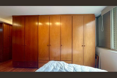 Apartamento à venda com 180m², 3 quartos e 2 vagas Apartamento à venda com 180m², 3 quartos e 2 vagasSuite