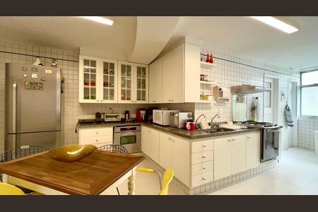 Apartamento à venda com 180m², 3 quartos e 2 vagas Apartamento à venda com 180m², 3 quartos e 2 vagasCozinha