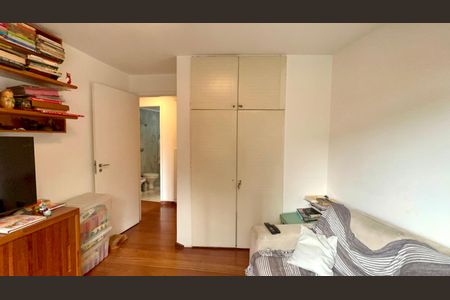 Apartamento à venda com 180m², 3 quartos e 2 vagas Apartamento à venda com 180m², 3 quartos e 2 vagasQuarto 1