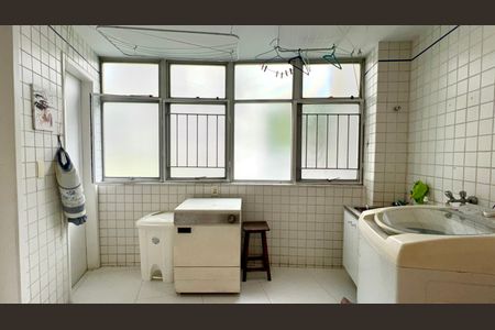 Apartamento à venda com 180m², 3 quartos e 2 vagas Apartamento à venda com 180m², 3 quartos e 2 vagasÁrea de Serviço