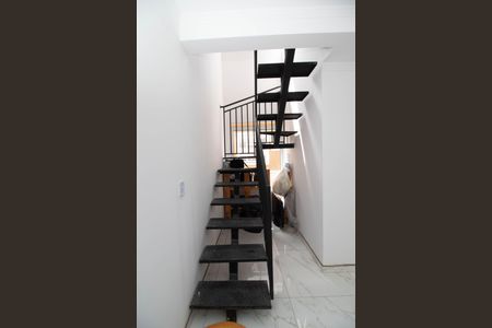 Apartamento para alugar com 85m², 2 quartos e 1 vagaEscada 