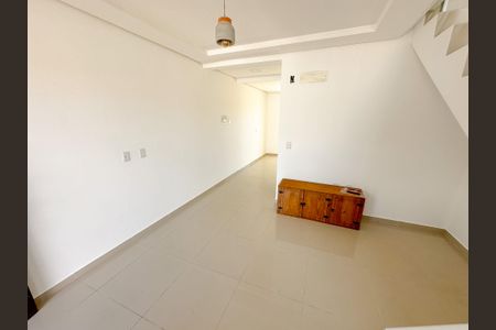 Casa para alugar com 100m², 2 quartos e 2 vagasSala