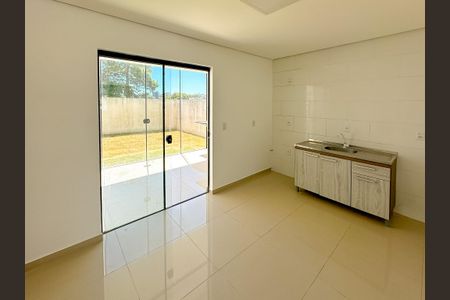 Casa para alugar com 100m², 2 quartos e 2 vagasCozinha